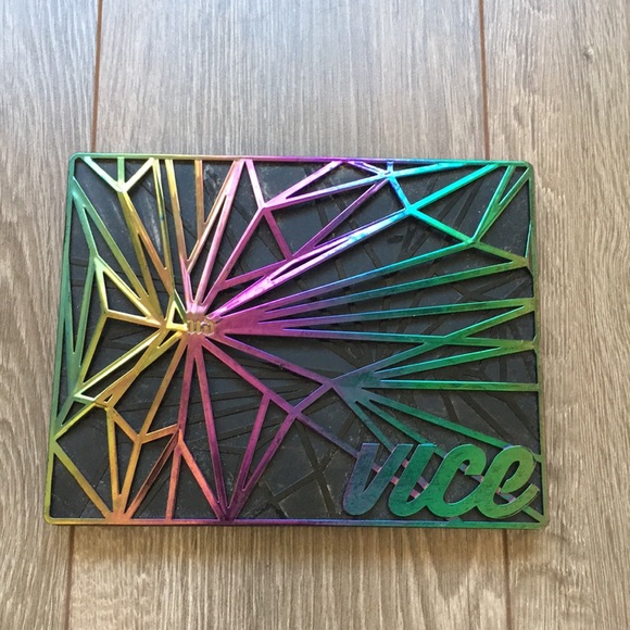 Urban Decay Vice 20 eyeshadow palette - Picture 2 of 4